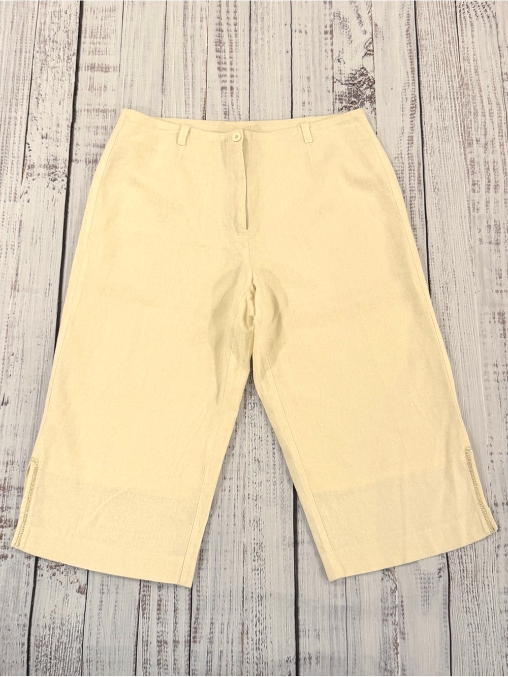R.Q.T. Requirements Linen & Rayon Women's 12. Cream Lined Capri Pants Old Money
